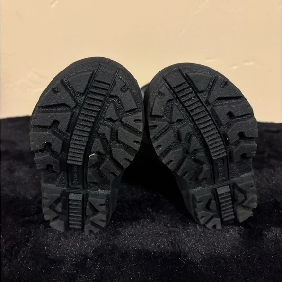 Toddler Columbia Black and Gray Winter Boots - Picture 4 of 5